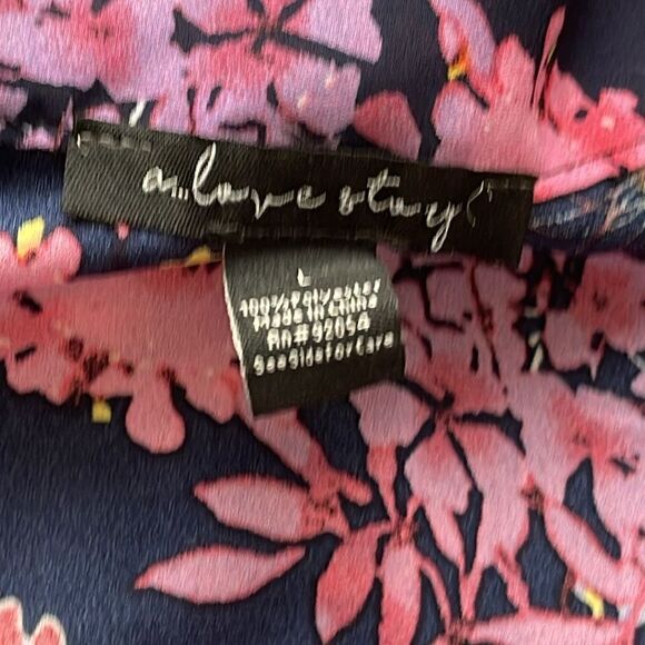 A Love Story Floral Print Sleeveless Blouse With Neck Tie size large - Picture 4 of 5